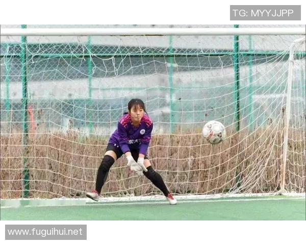 彭姓足球明星的崛起与成就揭秘他们如何在绿茵场上书写传奇