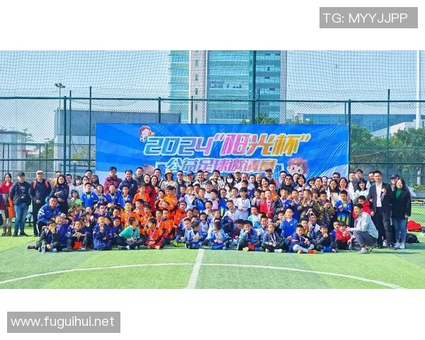 足球明星签字拆卡活动盛大开启让我们一起见证珍贵瞬间与激情时刻